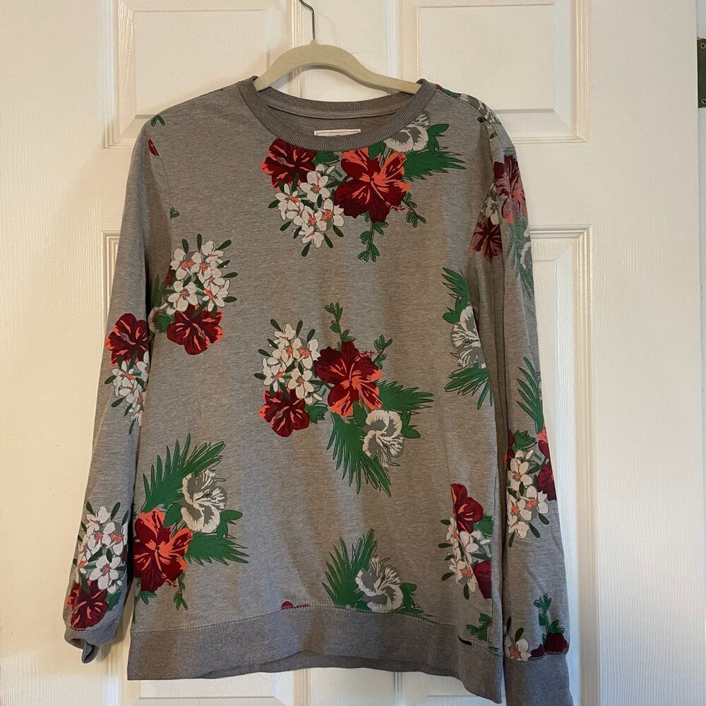 On the Byas PacSun Gray Sweatshirt with Floral Accents size Medium